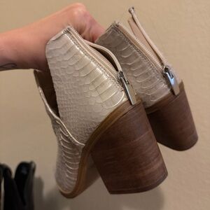 Elegant Cream Textured Women's Ankle Boots